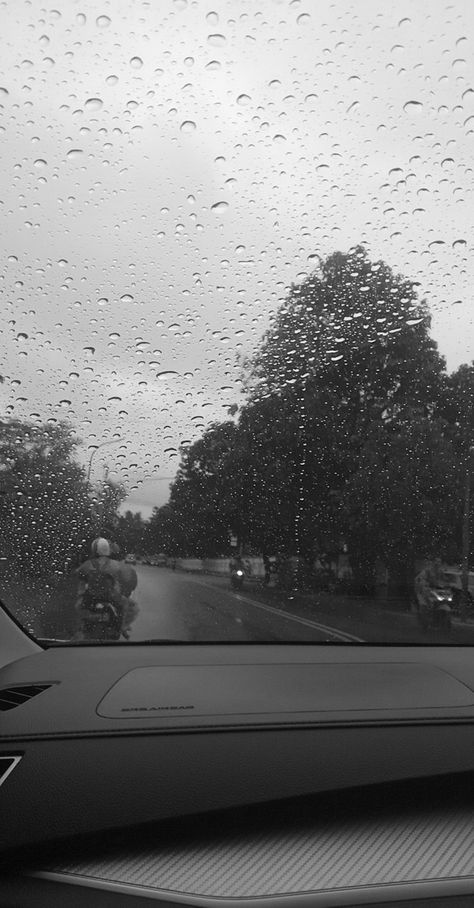 hujan aesthetic di mobil Hujan Air Aesthetic, Hujan Aesthetic, Wallpaper Film, Aesthetic Rain, Best Pov, Wallpaper Cantik, Rain Photography, Makassar, Film