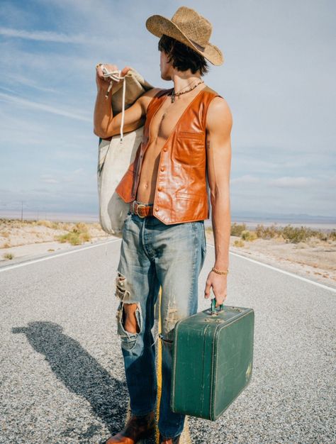 Parker Van Noord, Cowboy Shooting, Ralph Lauren Runway, Modern Cowboy, Thelma Louise, Oversized Jeans, Cowboy Outfits, Cowboy Style, Cover Model