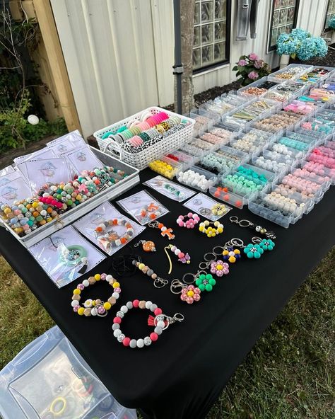 Silicone Bead Ideas, Vendor Booth Ideas, Wristlet Keychains, Sevierville Tn, Vendor Booth, Bead Bar, Vendor Events, Jewelry Displays, Craft Fair Ideas