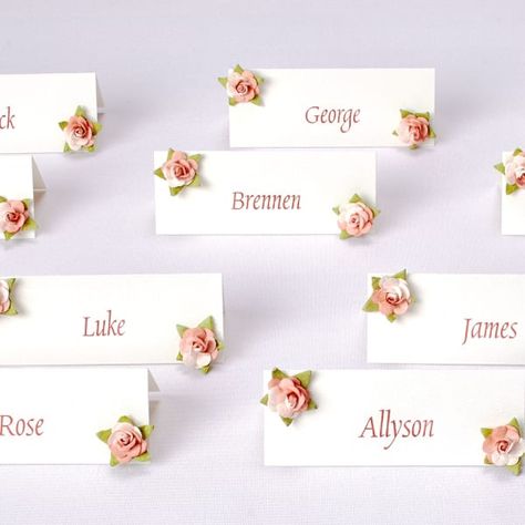 Diy Placement Cards, Place Card Ideas Dinner Party, Spring Place Cards, Tea Party Place Cards, Place Cards Diy, Tea Party Name Place Cards, Diy Name Cards, Bridal Shower Place Cards, Flower Place Cards