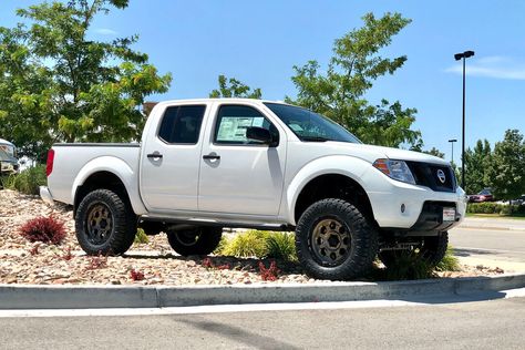 Nissan Frontier 4x4, Volvo V40 Cross Country, Offroad Wheels, Land Rover Off Road, Tire Pictures, Nissan Navara D40, Overland Truck, Nissan Trucks, Off Road Wheels