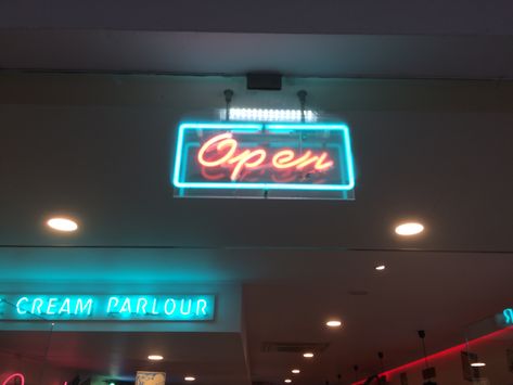 Open Sign Aesthetic, Sign Aesthetic, Open Sign, American Diner, Aesthetic Retro, Open Signs, Retro Aesthetic, Retro Vintage, Neon Signs