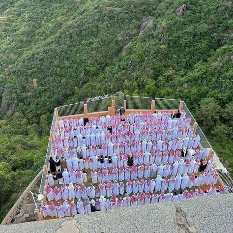 Eid Prayer at Fayfa Mountain. 📍: https://smpl.is/98tb4 Arabian Nights Aesthetic, Life In Saudi Arabia, Eid Prayer, Cosy Aesthetic, Saudi Arabia Culture, Arab Culture, Cute Laptop Wallpaper, Arabian Beauty, المملكة العربية السعودية