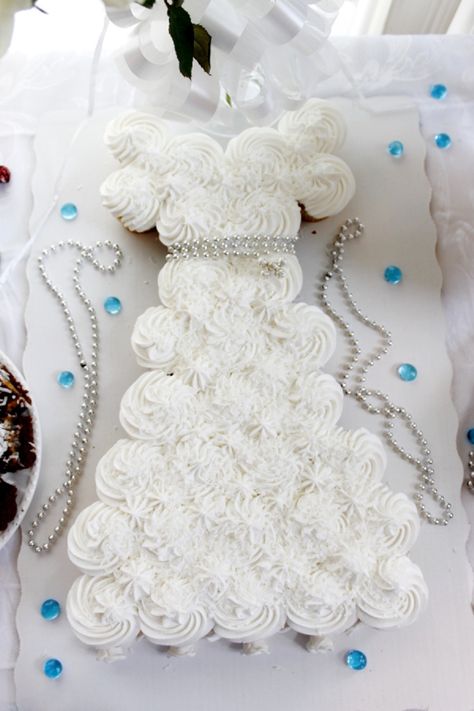 My Bridal Shower! Flower Cupcake Cake, Wedding Shower Cupcakes, Wedding Dress Cupcakes, Pull Apart Cupcake Cake, Pull Apart Cake, Bridal Shower Cupcakes, Pull Apart Cupcakes, Cake Templates, Cakes And Desserts