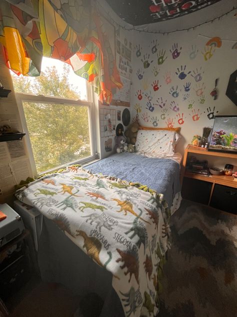 Dinosaur Bedroom Aesthetic, Dinosaur Room Aesthetic, Dinosaurs Aesthetic, Dinosaur Aesthetic, Kid Bed, Dinosaur Bedroom, Pretty Houses, Dinosaur Room, Uni Room