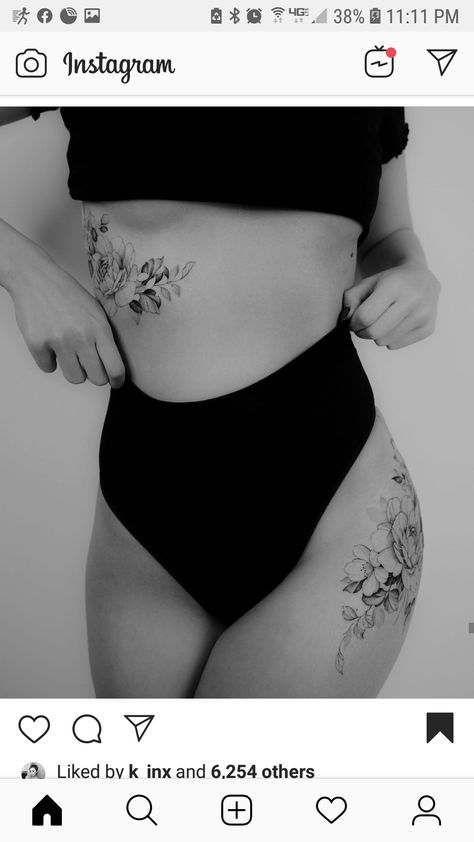 Flower Hip Tattoos, Tato Minimal, Rib Tattoos For Women, Floral Thigh Tattoos, Waist Tattoos, Hip Thigh Tattoos, Hip Tattoos Women, Stylist Tattoos, Thigh Tattoos Women