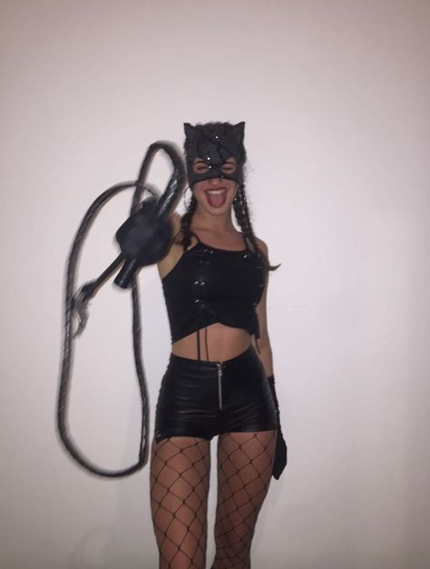 Cat Woman Halloween Costume Diy, Womens Cat Costume Diy, Catwoman Costume College, Woman Cat Costume, Leather Skirt Halloween Costume, Cool Male Outfit, Cat Women Costumes, Hot Costumes For Women, Cat Women Halloween