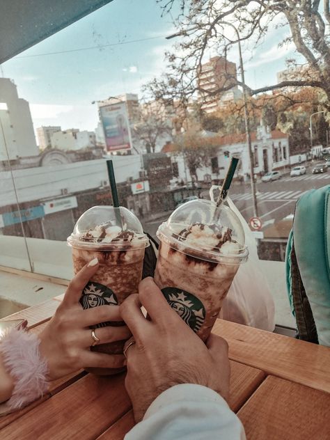 #aesthetic #coupleromantic #starbucks Starbucks Couple, Couple Aesthetic, Couple Goals