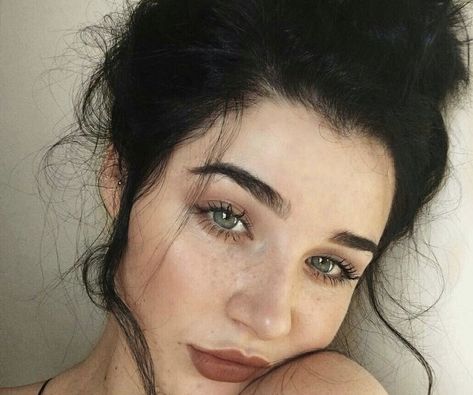 No Make Up Make Up Look, Black Hair Green Eyes, Hair Green Eyes, Fall Makeup, Makeup Goals, Green Hair, Beautiful Makeup, Beauty Inspiration, Beauty Make Up