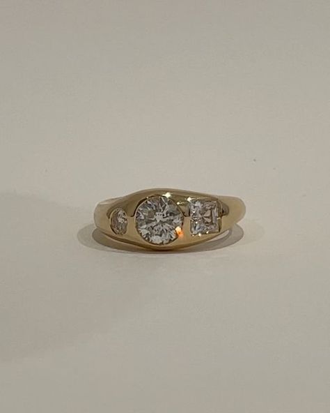 고애리 on Instagram: "My client had several diamond jewelry pieces so we repurpose it into a wedding band. She wanted flush setting the diamonds so she doesn't need to take the ring off when she’s with her baby or when she works with her hands." Engagement Rings Flush Setting, Scattered Diamond Engagement Ring, Flush Set Diamond Band, Flush Set Engagement Ring, Repurposed Diamond Ring, Reset Engagement Ring Ideas, Flush Engagement Ring, Eclectic Engagement Rings, Flush Ring