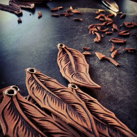 Feather Keychain, Bored Art, Wood Burning Crafts, Leather Scraps, Leather Carving, Wood Burning Art, Leather Art, Hand Tooled Leather, Wood Carvings