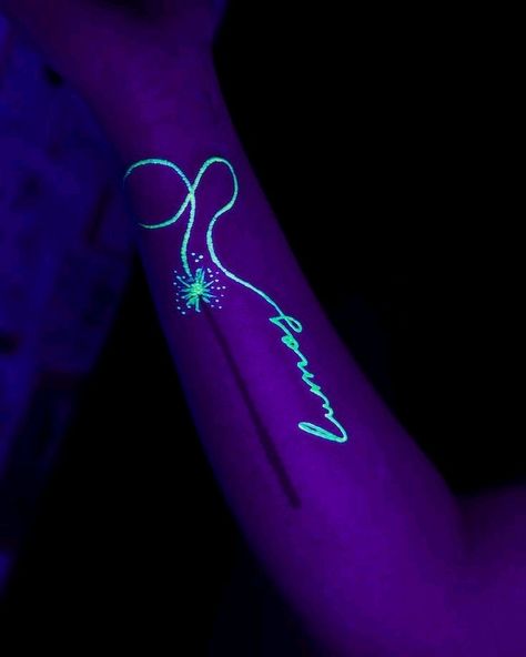 Small Uv Light Tattoos, Uv Light Tattoo Ideas, Magical Tatoos, Wand Finger Tattoo, Neon Tattoo Ideas, Uv Light Tattoo, Magic Wand Tattoo, Uv Tattoo Ideas, Harry Potter Wand Tattoo