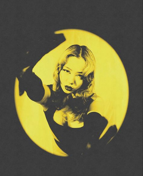 Black And Yellow Photoshoot, Black Red Photography, Black And Yellow Photography, Yellow Photoshoot Aesthetic, Monochromatic Photography Portraits, Star Photoshoot Ideas, Funky Portrait Photography, Graphic Designer Portrait, Future Retro Aesthetic