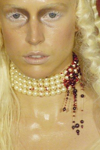 Christian Dior Spring 2006 Couture collection...Coolest necklace ever! Galliano Dior, Raquel Zimmermann, Dior Collection, Christian Dior Haute Couture, Runway Details, Dior Jewelry, Couture Details, Dior Couture, A Necklace