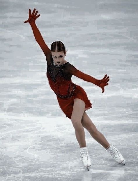 Alexandra Trusova Outfits, Figure Skater Reference, Alexandra Trusova Aesthetic, Skater Poses, Olympic Ice Skating, Ice Skating Pictures, Skating Pictures, Figure Skating Competition Dresses, Figure Ice Skates