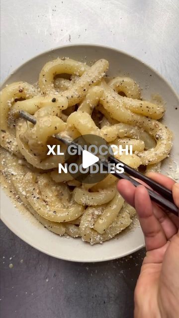 Quick Gnocchi Sauce, Gnocchi Recipes Non Dairy, Gnocchi Noodle Recipes, Thick Potato Noodles, Vegan Garlic Noodles, Black Peppercorn Sauce, Gnocci Meals Gnocchi Recipes Vegetarian, Potato Noodles, Peppercorn Sauce