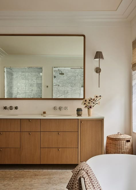 West Village Townhouse — Holly Waterfield Stoffer Bathroom, Jean Stoffer Bathroom, Japandi Toilet, Masculine House, Jean Stoffer, West Village Townhouse, Bathroom Details, Bali House, Architecture Bathroom