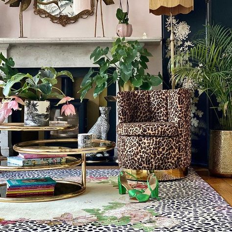 Aesthetic Home Interior, Wendy Morrison, Animal Print Rooms, Home Interior Ideas, Animal Print Decor, Jungle Decor, Black Tablecloth, Maximalist Home, Hand Tufted Rug