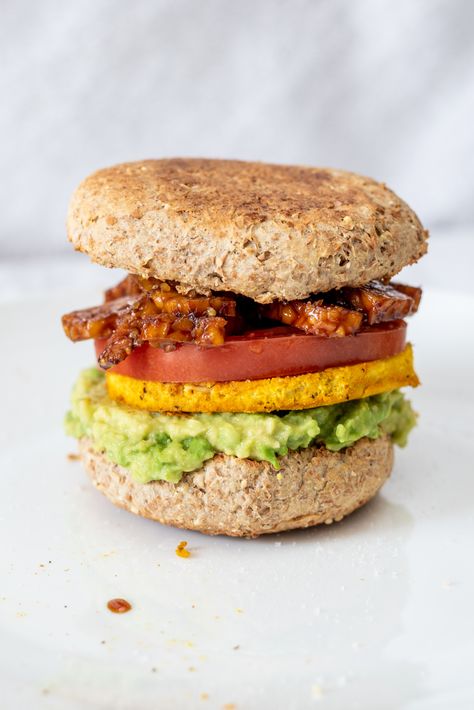 Vegan Breakfast Sandwich (oil-free) - HealthyGirl Kitchen Vegan English Muffins, Vegan Breakfast Sandwich, Wfpb Breakfast, Muffin Sandwich, Vegan Protein Breakfast, Vegan Breakfast Recipes Easy, Vegan Breakfasts, Breakfast Ingredients, Vegetarian Foods