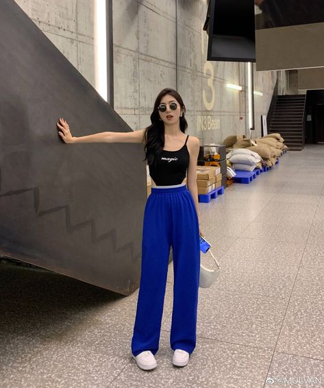 Outfits Calor, Korean Outfits Ideas, Grunge Looks, Outfit Korean, Joggers Outfit, Stylish Photo Pose, Teenage Fashion Outfits, Edgy Outfits, Korean Outfits