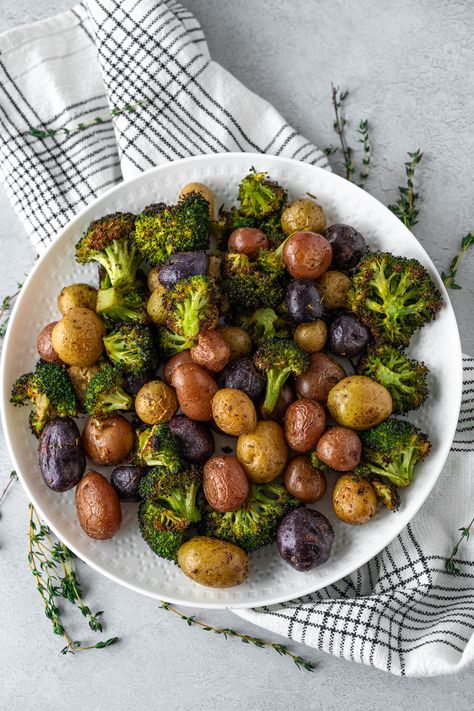 Roasted Potatoes And Broccoli, Nye Dinner Party, Crispy Broccoli, Roasted Beets And Carrots, Healthy Thanksgiving Sides, Potatoes And Broccoli, Roasted Fall Vegetables, Thanksgiving Side Dish Recipes, Thanksgiving Side Dishes Healthy