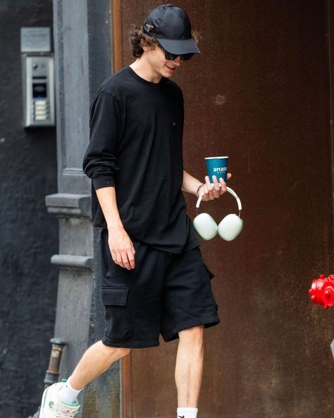 Timothee Chalamet Nyc 2023, Harry Outfits, Timmy T, Lazy Outfits, How To Make Comics, Stylish Mens Outfits, July 25, Timothee Chalamet, Cute Actors