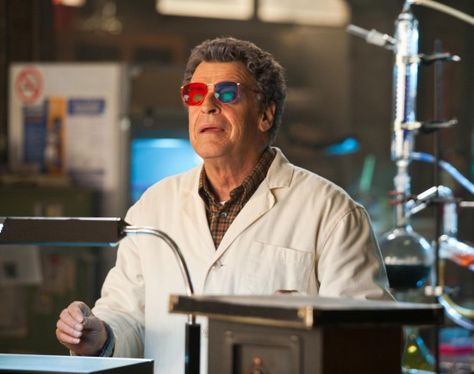 fringe Walter with they glasses from Dr. Jacoby Fbi Women, Fringe Series, Fringe Olivia, Fringe Tv Show, Blair Brown, Fringe Tv Series, Walter Bishop, Deprivation Tank, Peter Bishop