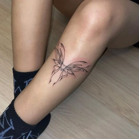 Anime Knee Tattoo, Under The Knee Tattoo, Below Knee Tattoo, Lower Hip Tattoos, Cool Little Tattoos, Knee Tattoo Ideas, The Knee Tattoo, Women Anime, Small Pretty Tattoos