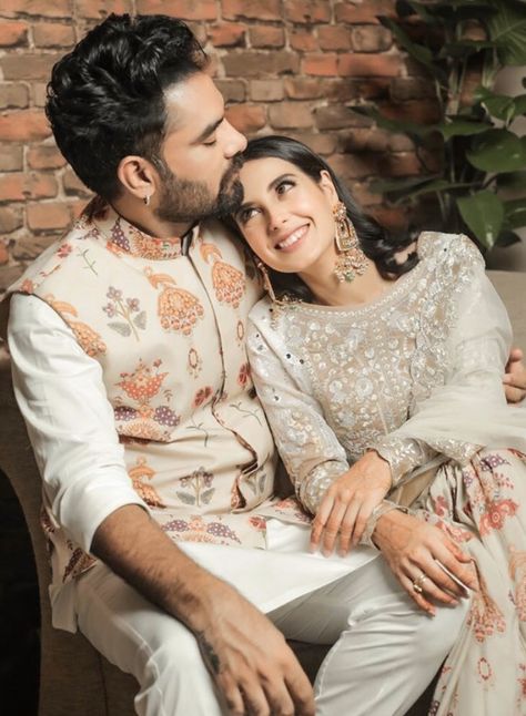 Yasir Hussain, Iqra Aziz, Couple Goal, Bride Photography, Simple Pakistani Dresses, Engagement Poses, Pakistani Actress, Beautiful Couple, Latest Pics