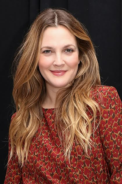 drew barrymore hair Drew Barrymore Hair, Over 40 Hairstyles, Hairstyle For Chubby Face, Hair To One Side, Long Face Hairstyles, Face Shape Hairstyles, Medium Long Hair, Chic Hairstyles, Drew Barrymore