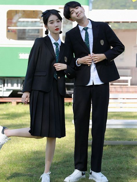 British High School, College Uniform, High School Uniform, Korean Student, School Uniform Outfits, Korean Best Friends, Aesthetic Outfit Ideas, Drawing Anime Clothes, College Style