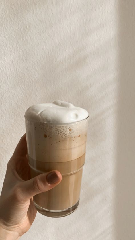 Coffee Aesthetic At Home, Milk Coffee Aesthetic, Coffee At Home Aesthetic, Foamy Coffee, Foam Coffee, Caffeine Addict, Summer Loving, Coffee Obsession, Milk Coffee