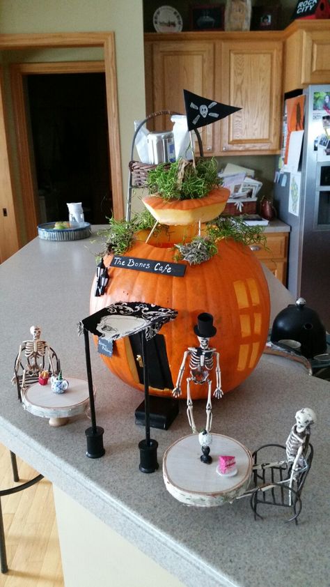 Hotel Pumpkin Carving Ideas, Decorating 2023, Pumpkin Contest Ideas, Pumpkin Inspo, Halloween Pumpkin Decorating, Pumpkin Fairy House, Pumpkin Fairy, Pumpkin Idea, Halloween Diorama