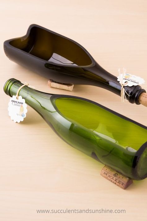 Diy Wine Bottle, Wine Bottle Project, Unique Wine Gifts, Wine Bottle Wall, Recycled Wine Bottles, Empty Wine Bottles, Wine Bottle Candles, Glass Bottle Diy, Wine Bottle Art