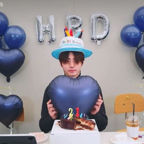 #sunghoonenhypen Sunghoon Birthday, Sunghoon Weverse Live, Sunghoon Weverse, 14th Birthday Cakes, Birthday Icon, Sunghoon Enhypen, Enhypen Sunghoon, 14th Birthday, Sung Hoon