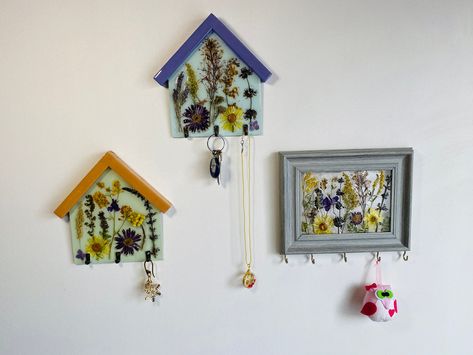 Flower Key Holder, Frame Key Holder, House Shaped Key Holder, Keychain Holder for Wall, Decorative Wall Hanger by resinartbyrasko on Etsy Cute Key Holder For Wall, Key Holder Ideas Creative, Resin Inspiration, Flower Hydrangea, Geranium Flower, Keychain Holder, Hanger Diy, Key Holders, Wall Key Holder