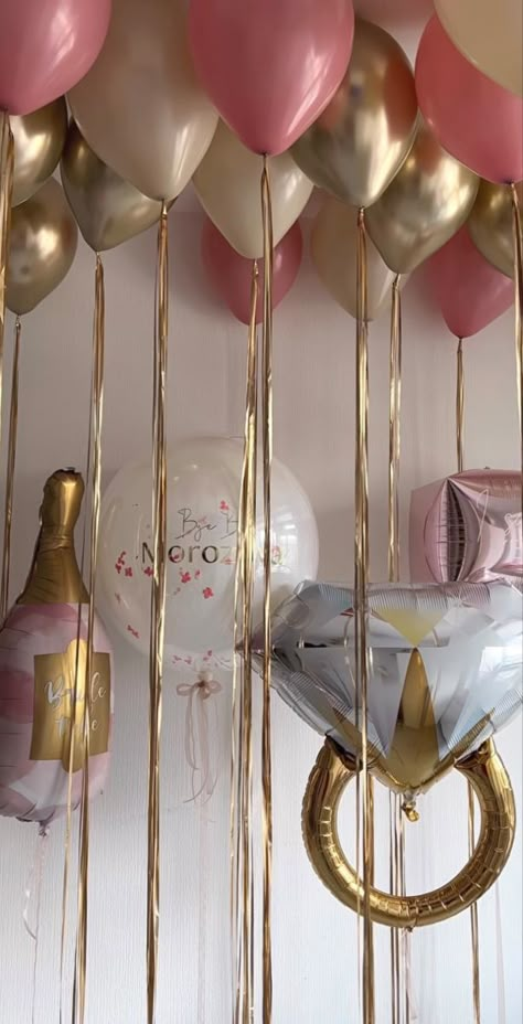 Bride Room Decoration, Bachelorette Party Photo, Balloon Ceiling, Bride To Be Balloons, Brides Room, Bridal Shower Balloons, Shower Balloons, Cute Birthday Ideas, Beautiful Photoshoot Ideas