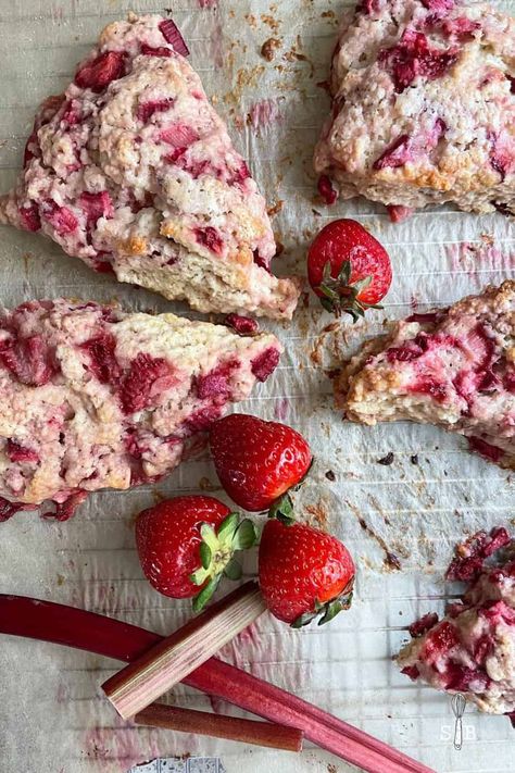 Strawberry Rhubarb Scones, Rhubarb Scones, Vanilla Bean Scones, Berry Scones, Strawberry Scones, Produce Recipes, Homemade Scones, Roasted Fennel, Rhubarb Recipes