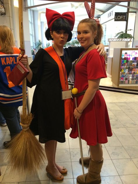 Kiki Delivery Service meets Arrietty at Anime Boston 2014 Arrietty Costume, Studio Ghibli Costume, Diy Studio Ghibli, Arrietty Cosplay, Ghibli Costume, Ghibli Halloween, Anime Witches, Studio Ghibli Party, Ghibli Aesthetic