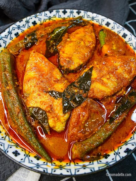 Easy Asian Food Recipes, Tamarind Fish Curry, Easy Asian Food, Tamarind Fish, Sup Ikan, Asian Food Recipes, Malay Food, Dried Chillies, Tastemade Recipes