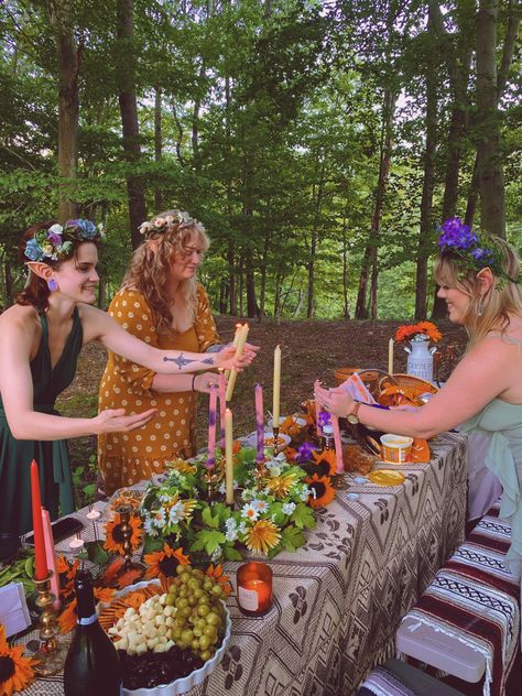 Fairy Cottage Core Party, Fae Birthday Party, Witchy Picnic, Fairy Core Party, Fairycore Birthday, Fae Party, Fairy Gathering, Midsummer Aesthetic, Cottage Core Birthday