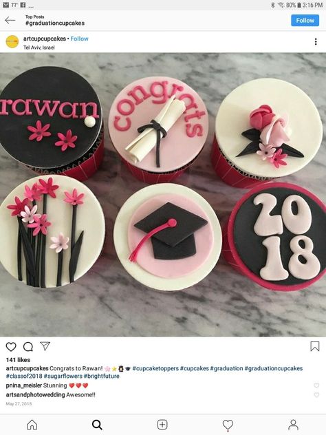 Graduation Cupcakes 2024, Graduation Cupcake Cake, Grad Cupcakes, Teacher Cupcakes, Lilac Decor, Farewell Cake, Prom Decorations, Graduation Desserts, Cupcakes Fondant