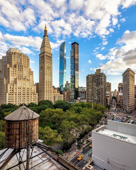 Madison Square Park and the Flatiron District from above on a supremely pleasant September day Madison Square Park, Earth City, Nyc Neighborhoods, New York City Aesthetic, Visit New York City, New York Pictures, Empire State Of Mind, Manhattan Nyc, New York Photos