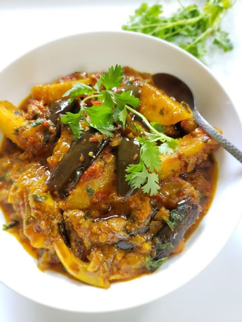 Aloo Baingan /Potato Eggplant Curry Indian Eggplant And Potato Recipes, Eggplant Indian Recipes Vegetarian, Indian Stuffed Eggplant, Indian Aubergine Recipes, Aubergine Curry Indian, Indian Eggplant Dish, Aubergine Indian Recipe, Eggplant And Potatoes Recipes, Eggplant And Potato Curry