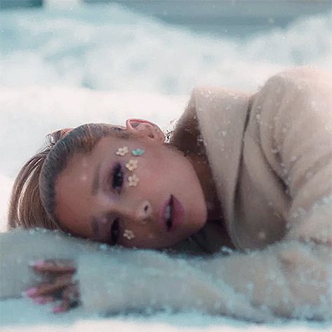 ariana gifs ✰ (@gifsarigrande) on X Ariana Grande Blue Aesthetic, Ariana Grande Blue, Ariana Aesthetic, Bleached Blonde, Desired Face, Ariana Grande Music Videos, Ariana Grande Gif, Tiny Elephant, Waiting For Love