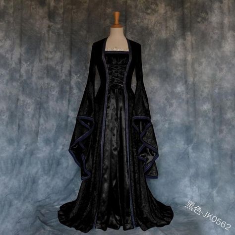 October Home Decor, Medieval Witch, Gaun Abad Pertengahan, Vampire Dress, Vampire Bride, Gothic Dresses, Medieval Dresses, Vestidos Retro, Bride Costume