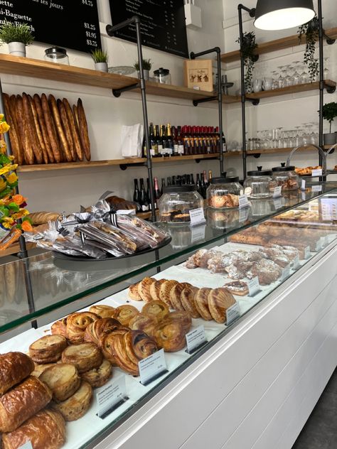 Pastry Display, Container Restaurant, Bakery Shop Design, Bakery Store, Coffee Shop Menu, Bread Shop, Bakery Decor, Storefront Design, Bakery Shop