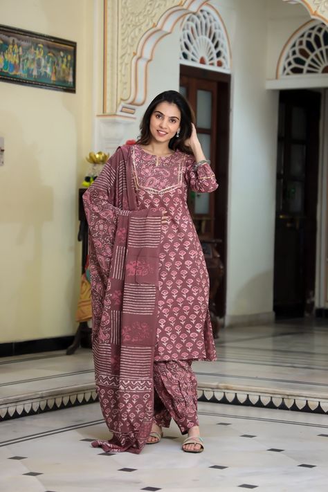 Jaipuri Suits, Jaipuri Print, Punjabi Suits Party Wear, Onion Pink, Suits Party Wear, Readymade Salwar Kameez, Cotton Kurtis, Simple Kurti, Style Pant