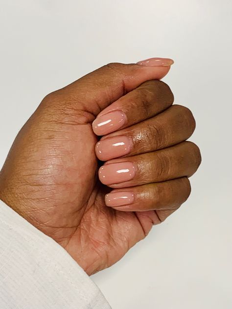 An ideal short nude nails for wifey and minimal feminine woman Natural Hard Gel Nails, Nude Nails On Brown Skin, Natural Brown Nails, Natural Clear Nails, Sheer Nude Nail Polish, Short Natural Acrylic Nails, Rounded Square Nails, Nude Summer Nails, Clip In Hair Extensions Styles