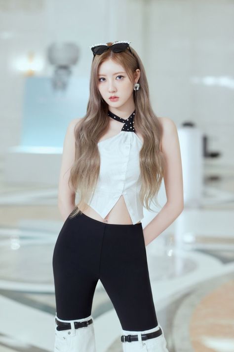 BABYMONSTER Monster Photos, Korean Photo, International Music, Baby Monster, Music Business, Mean Girls, Yg Entertainment, Pop Group, South Korean Girls